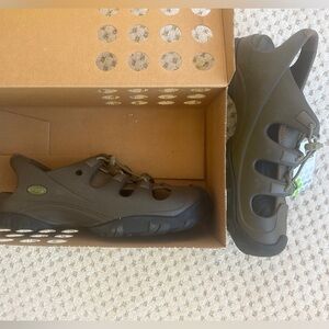 Islander Choco Brown Crocs Men’s 11 Outdoors Brand New